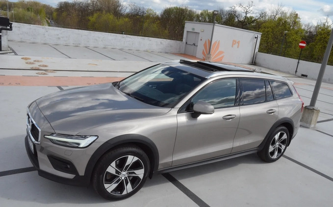 Volvo V60 Cross Country cena 135900 przebieg: 175000, rok produkcji 2021 z Zabrze małe 781
